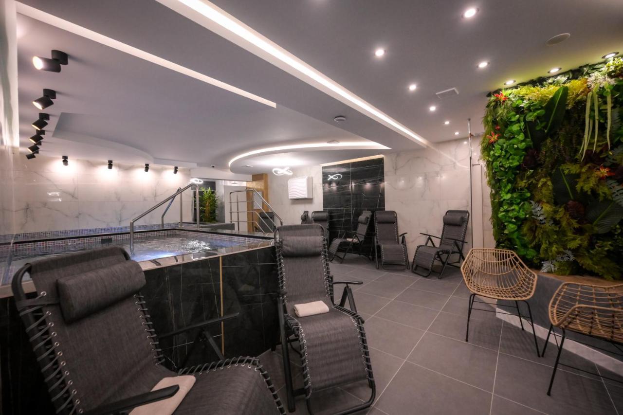 Hotel Yara Vişeu de Sus エクステリア 写真