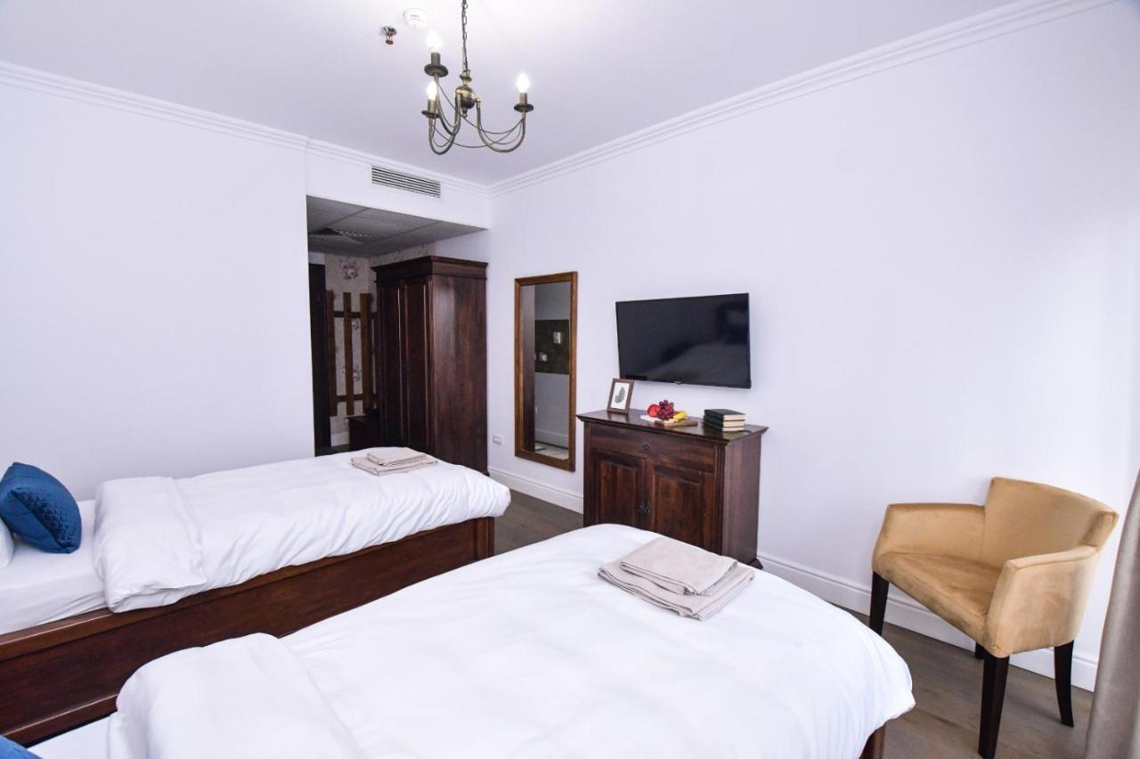 Hotel Yara Vişeu de Sus エクステリア 写真