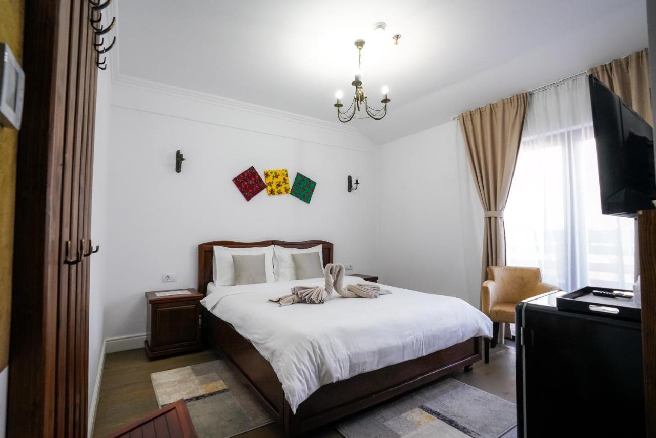 Hotel Yara Vişeu de Sus エクステリア 写真