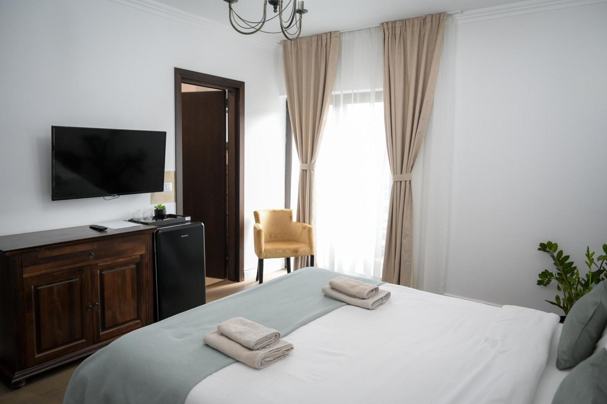 Hotel Yara Vişeu de Sus エクステリア 写真